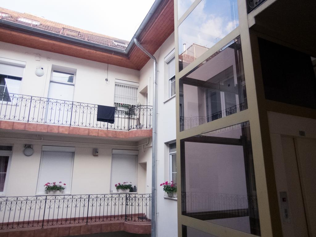 Goldcentral Apartment Grand Boulevard Будапеща Екстериор снимка